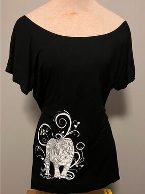 Skin Black Off-Shoulder Short Sleeve Tee with White Tiger Graphic
